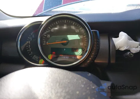 2015 Mini Hardtop Cooper z USA, uszkodzony, nr VIN WMWXS5C52FT831839